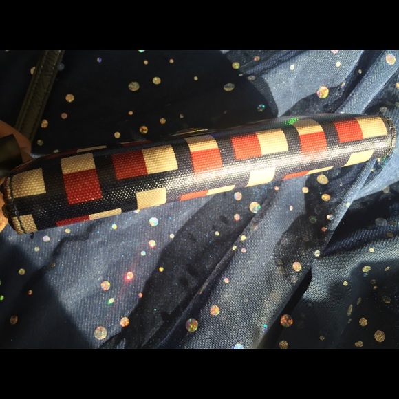 TOMMY HILFIGER Wallet Wristlet w IPhone 6 Pocket - Picture 3 of 6